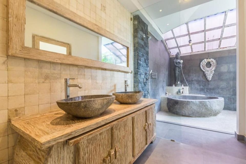 Private 3 bedrooms enclosed villa with pool  Villa in Kuta