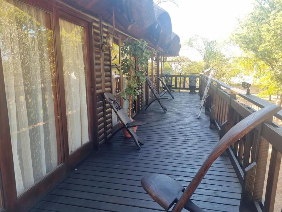 Bosveld Hout Huis Vacation rental in North West, South Africa