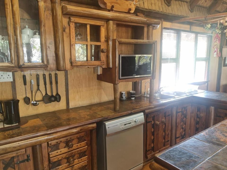 Bosveld Hout Huis Vacation rental in North West, South Africa
