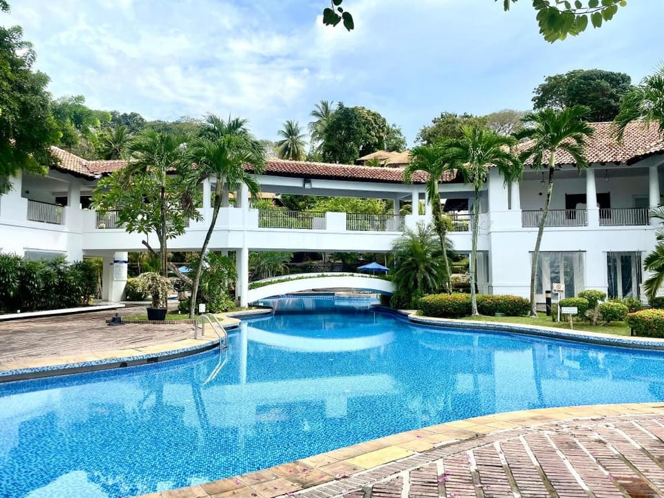 SEA TO SKY  Villa 4 Bedroom Luxury Ocean View Villa in Riau Islands, Indonesia