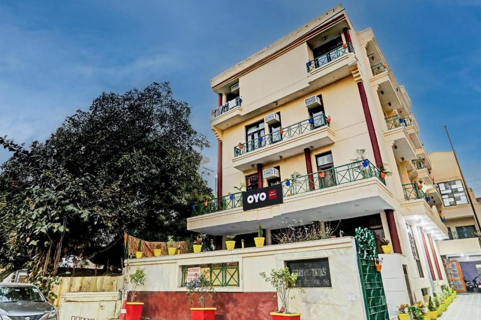 Hotel RajMahal Hotel in Noida