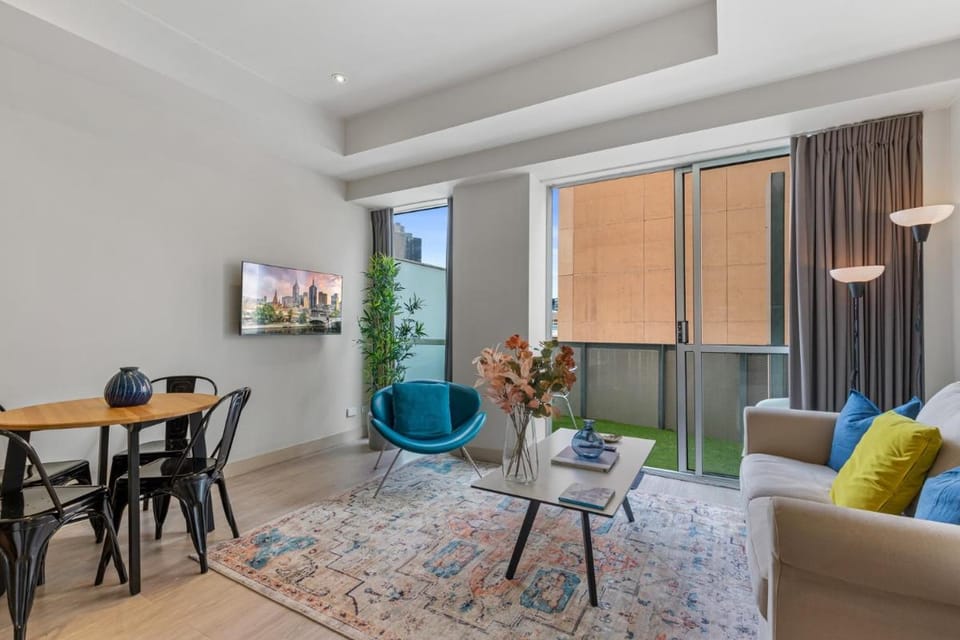 Sophisticated CBD 2-Bed Apartment by Yarra River Apartment in Melbourne