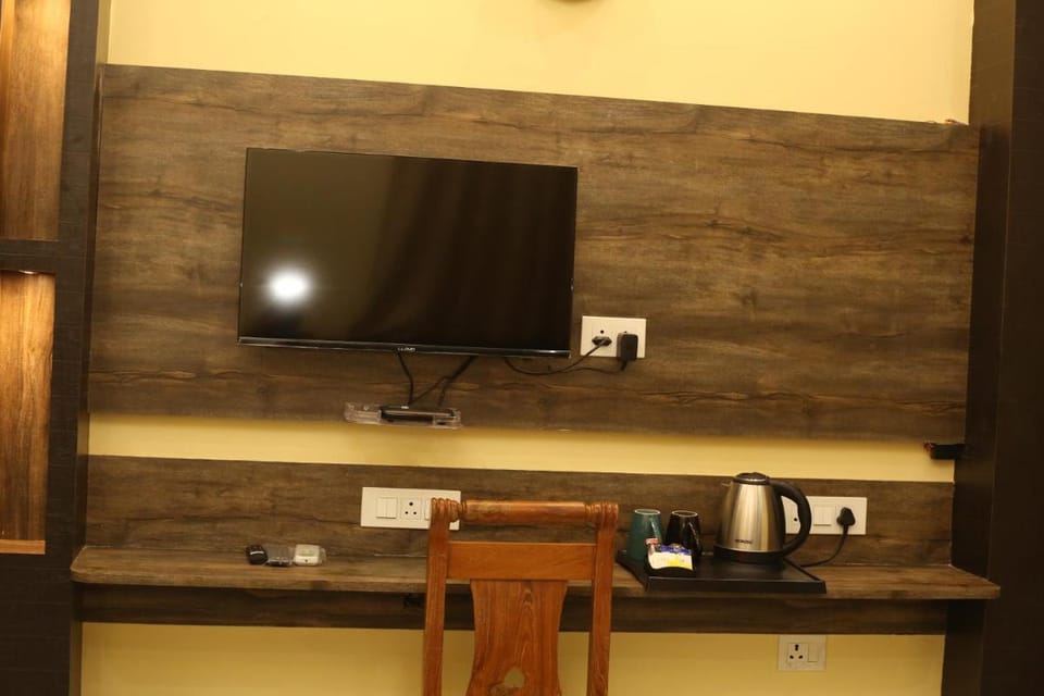 Hotel Shangri-La Bed and Breakfast in Kolkata