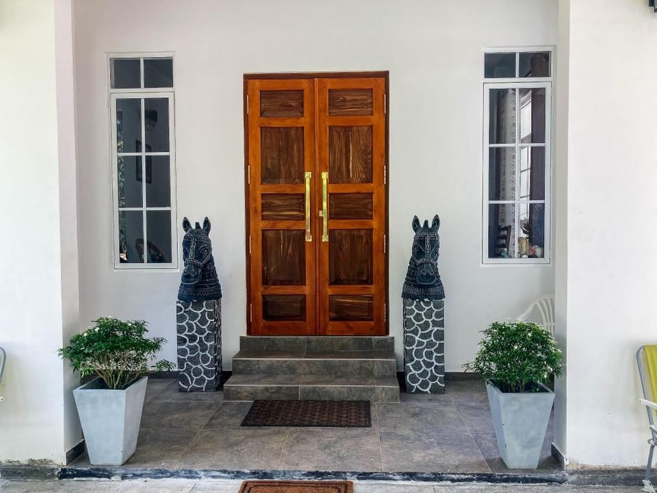 Queen's Villa Hotel in Southern Province