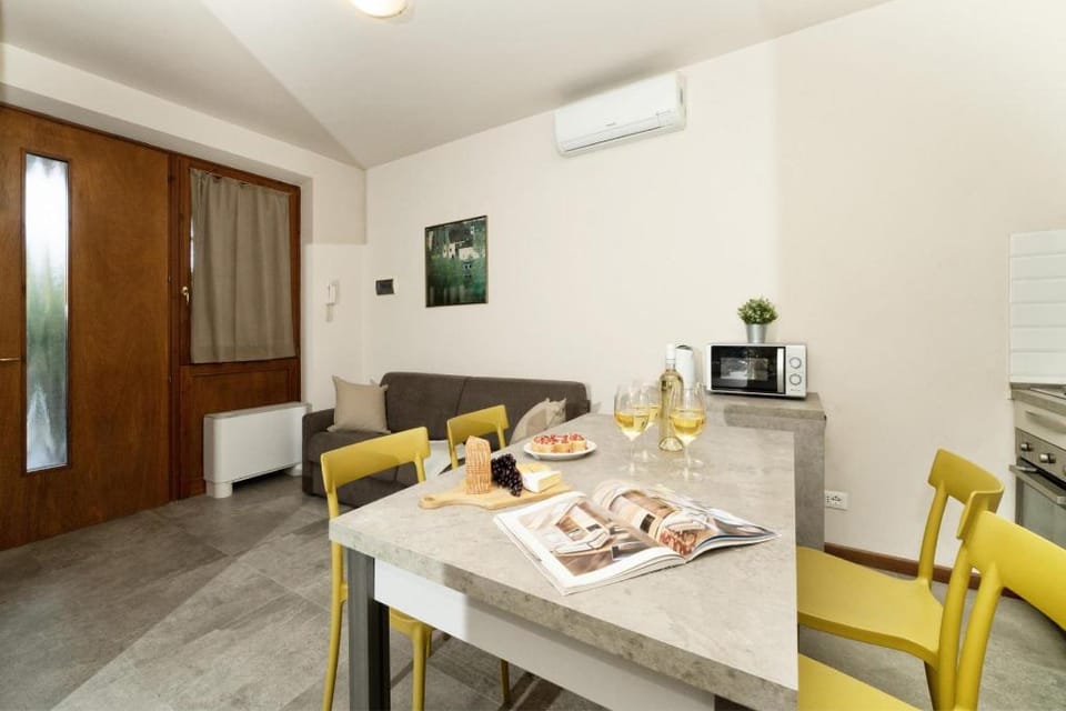 Lauri 0/18 by Wonderful Italy Apartment in Desenzano del Garda