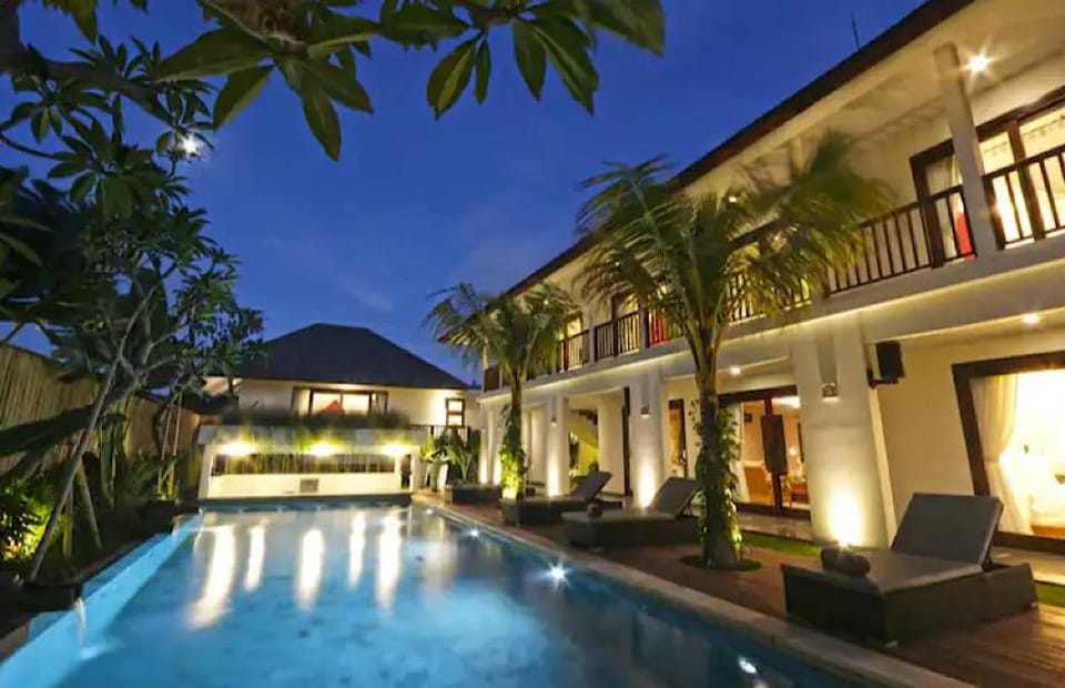 Villa in Canggu 7 bedrooms 2mins to the beach Villa in North Kuta