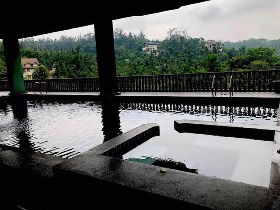 Condo in Tagaytay  4.55  1 bedroom  3 beds  1 bath Apartment in Tagaytay