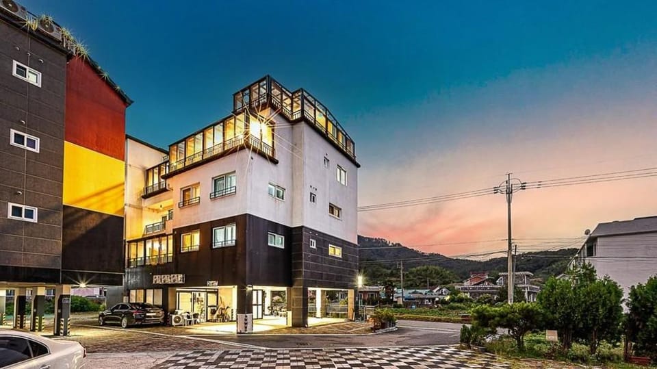 Geoje Modern 239 Pension Bed and Breakfast in South Korea