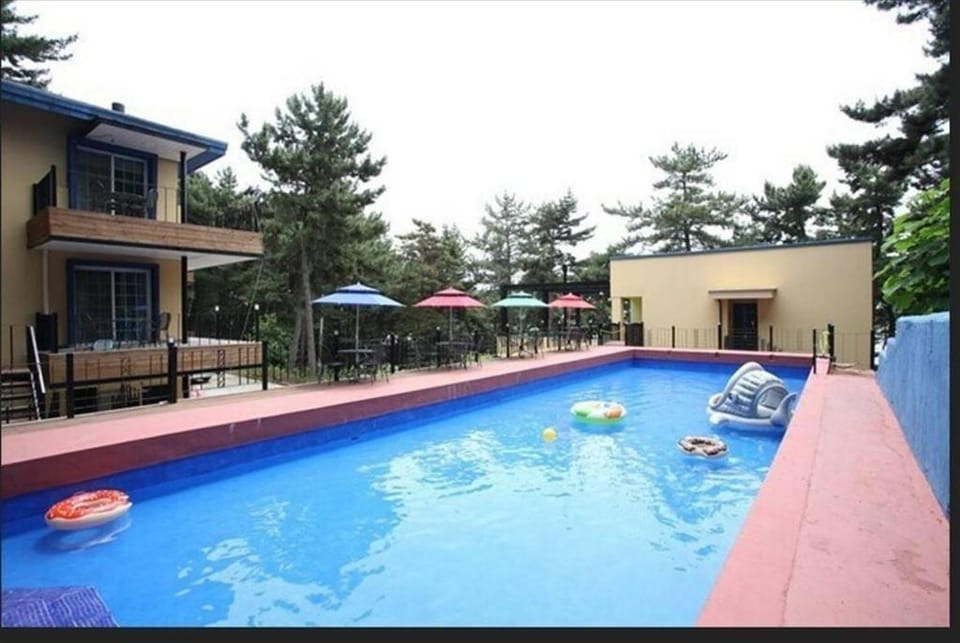 Taean Sugasolbang Bed and Breakfast in South Korea