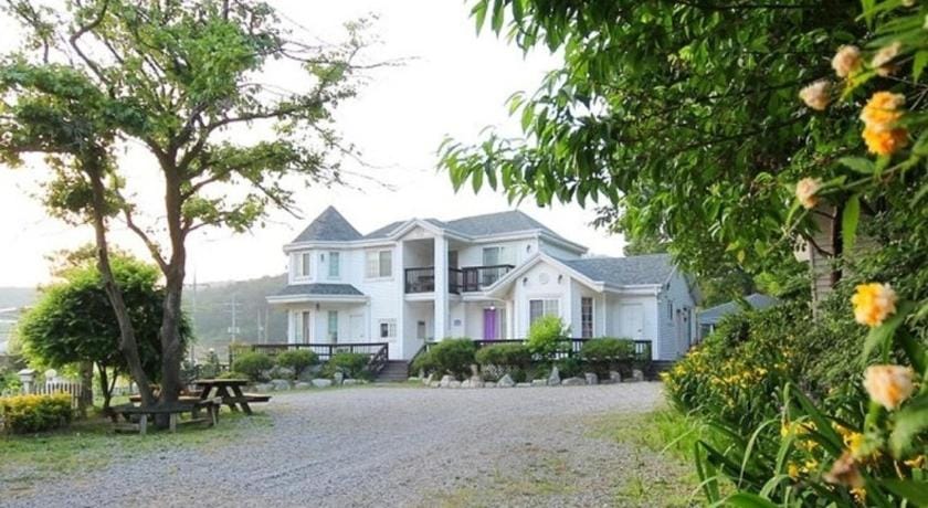 Anmyeondo Titicaca Pension Bed and Breakfast in South Korea