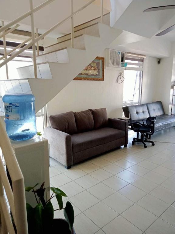 PENTHOUSE CONDO UNIT FOR 2 BEDROOM ACCESS Apartment in Pasig