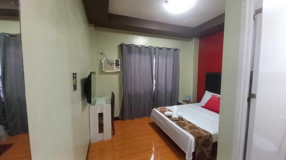 OYO 1037 Lendes Tourist Inn Main Hotel in Naga