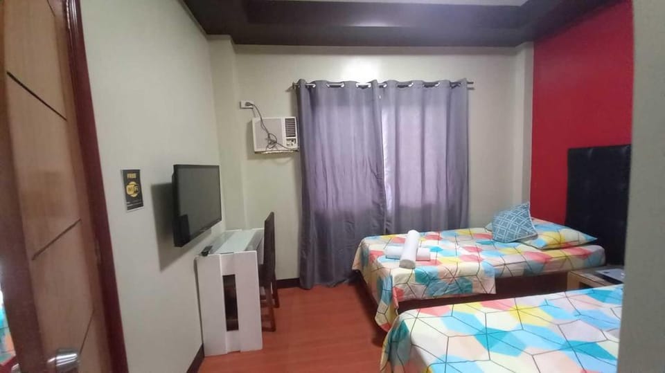 OYO 1037 Lendes Tourist Inn Main Hotel in Naga