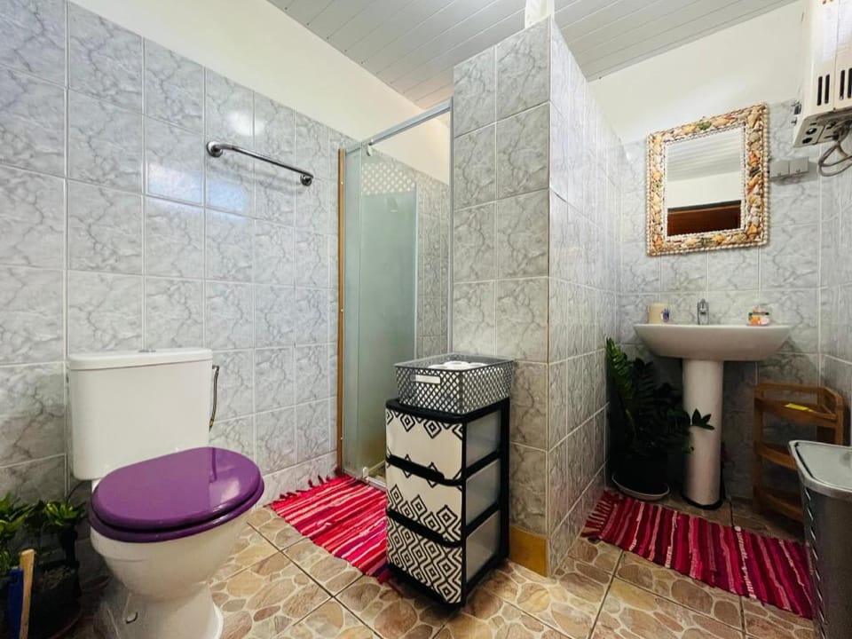 Bungalow temae moorea bord de mer  Vacation rental in Moorea-Maiao
