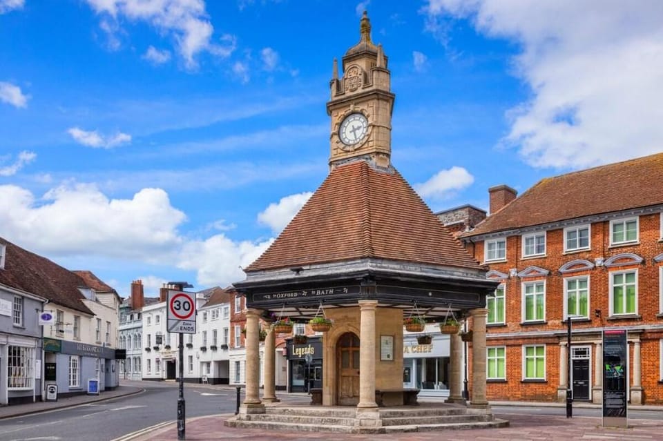 Newbury Town Centre Apartment FREE Wi-Fi Sleeps 7! Apartment in Newbury
