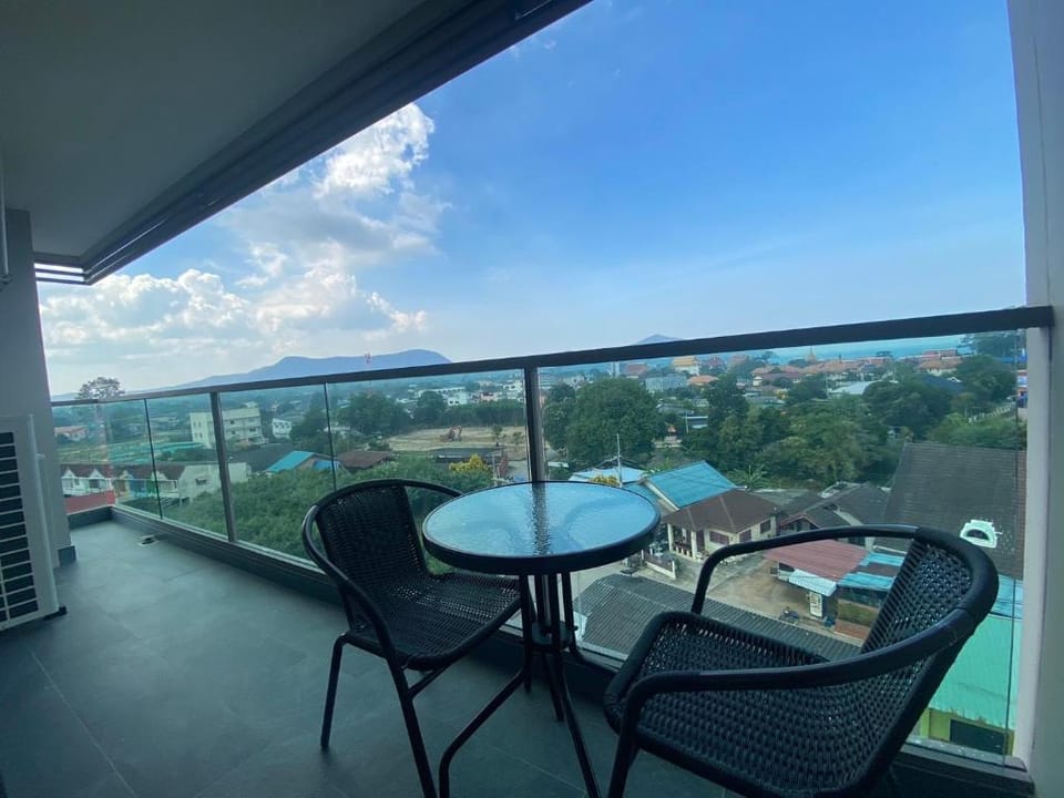 Econdo-New. Sauna, Steam room, rooftop pool,Cafe. Apartment in Chon Buri Changwat