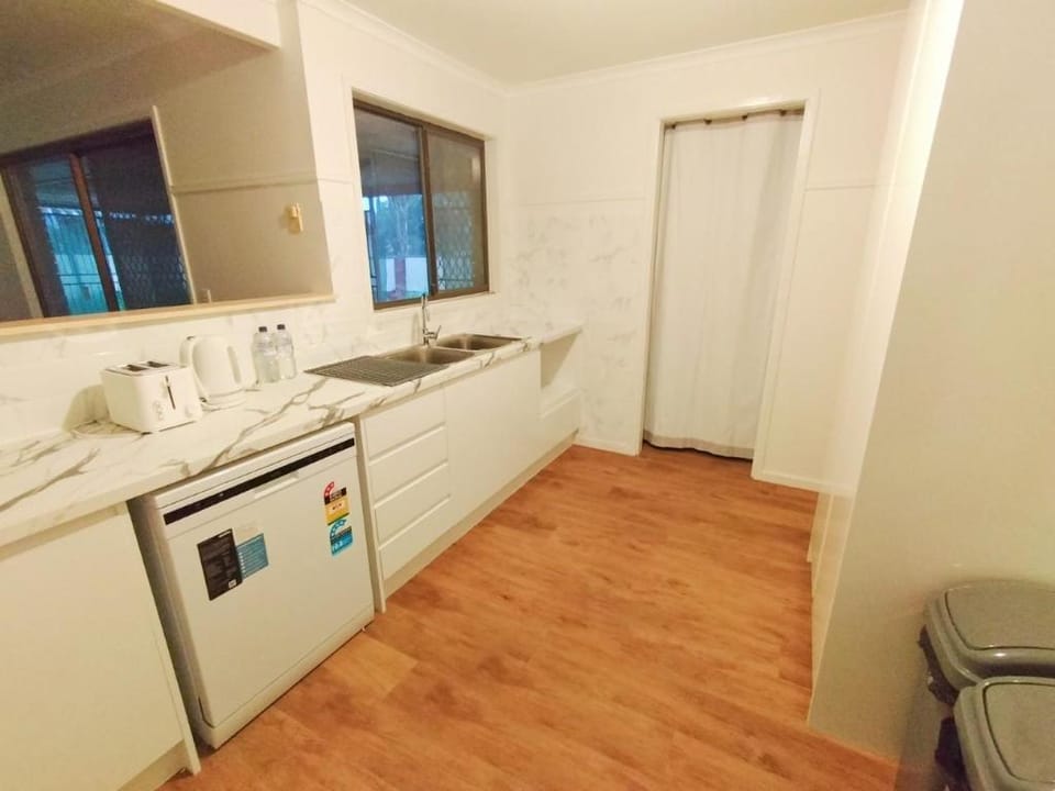 Cfamily 1M04 bedroom shared house Vacation rental in Brisbane