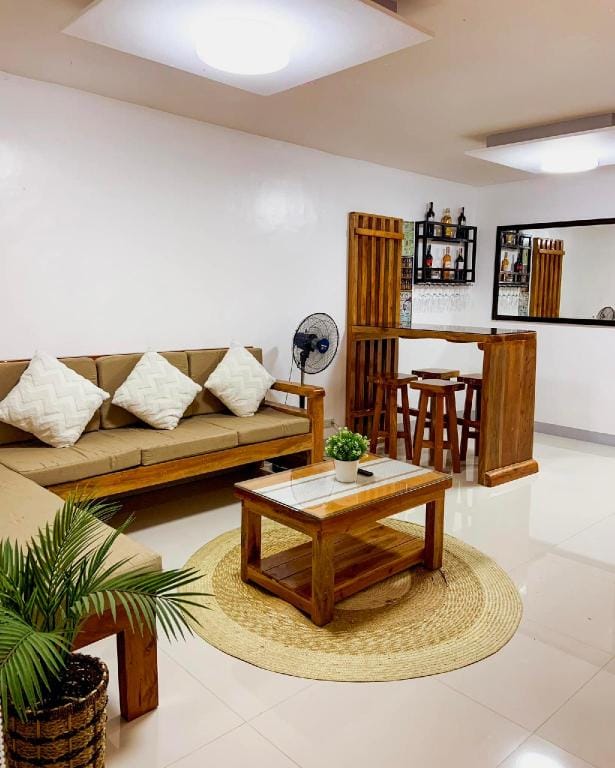 Ganesha's Kudil- 2 BR Townhouse near Clark Airport Apartment in Angeles