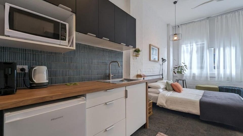 KozyGuru | Darlinghurst | Unique Funky StuidoB Apartment in Surry Hills