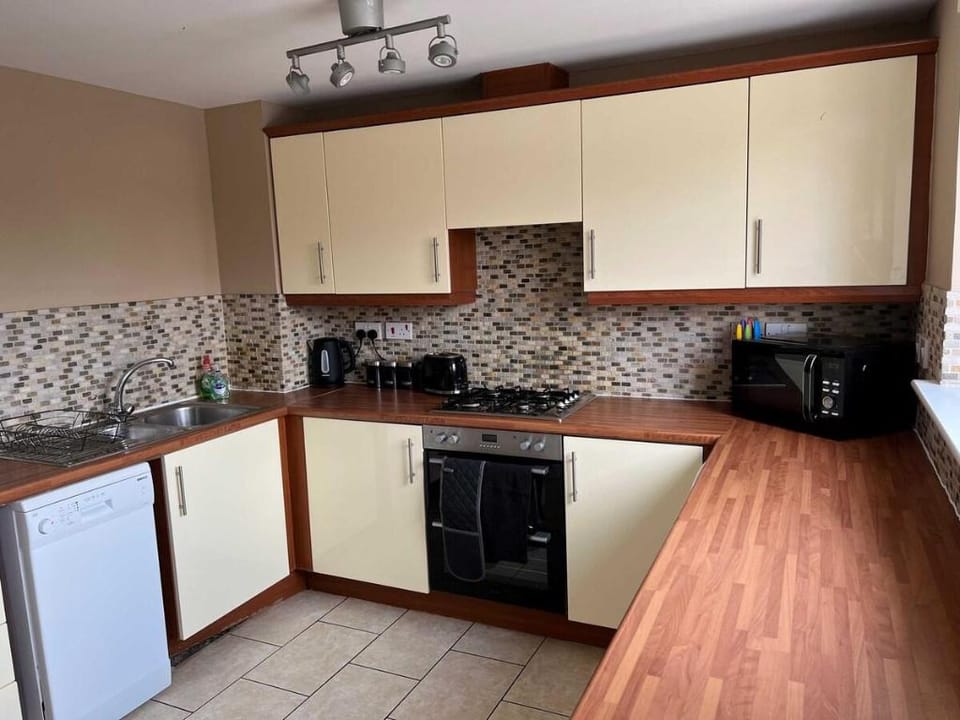 Large 4Bed 3Bathroom TownHouse Vacation rental in Warrington
