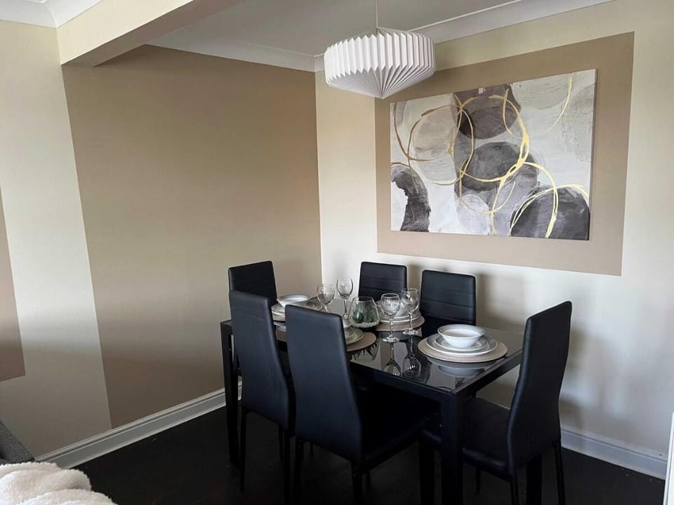 Large 4Bed 3Bathroom TownHouse Vacation rental in Warrington