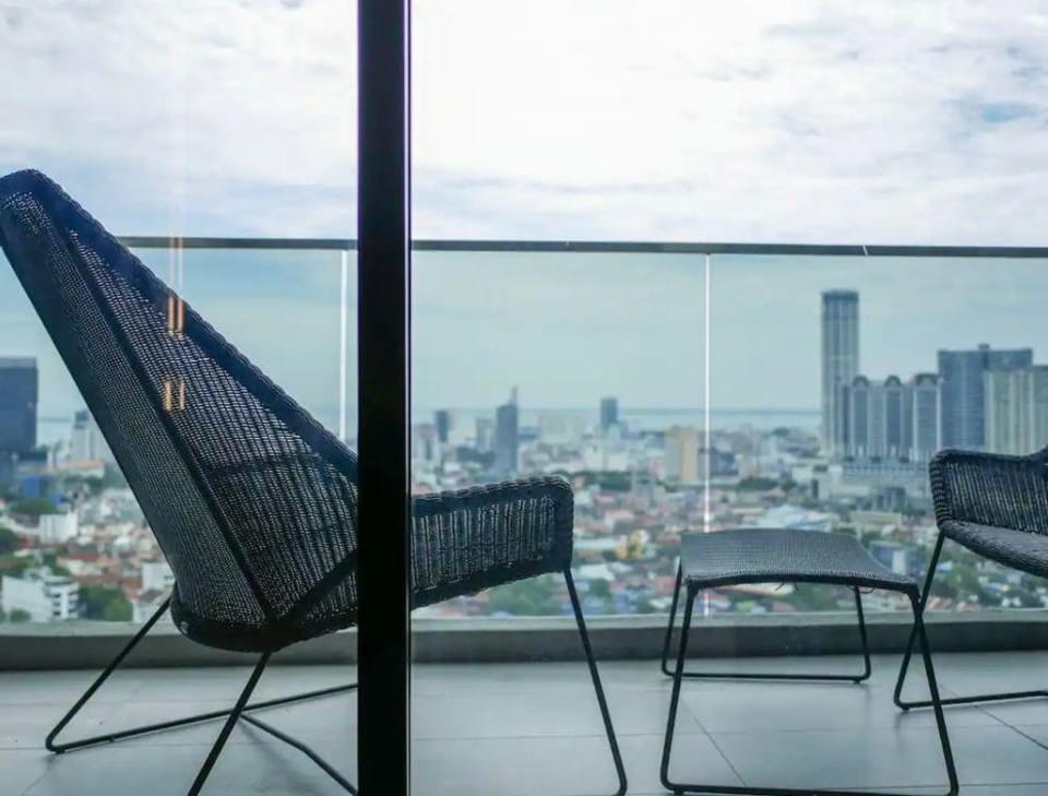 Luxurious Suite Seaview Top Pool Apartment in Bayan Lepas