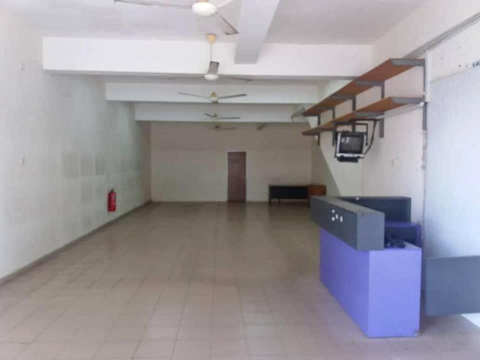 Rini Shop Hall for 50 Pax or temporary warehouse Vacation rental in Johor Bahru
