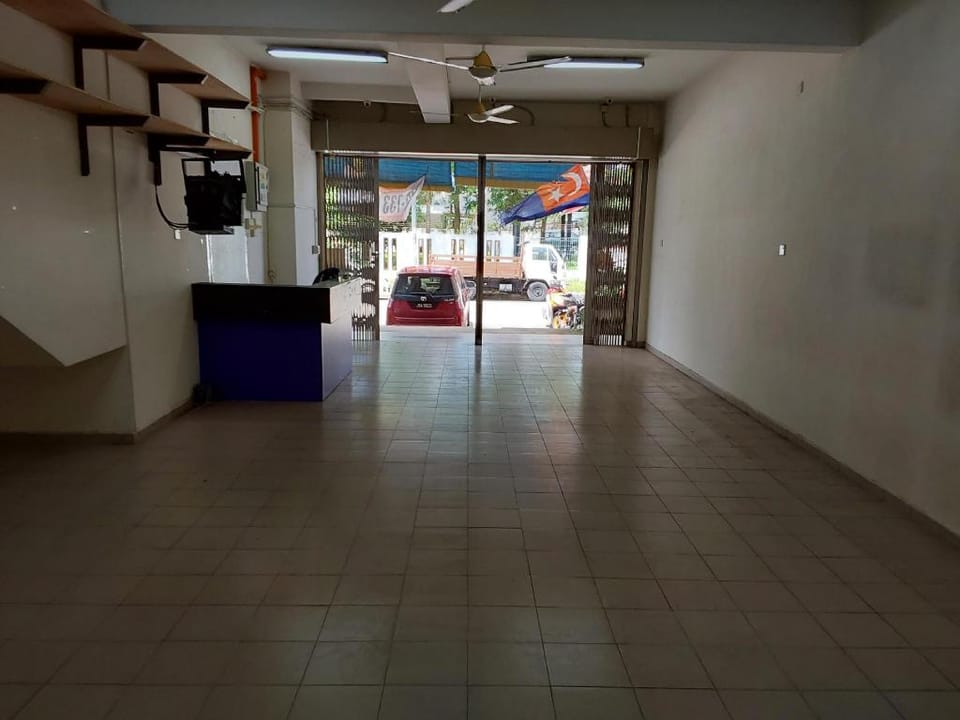 Rini Shop Hall for 50 Pax or temporary warehouse Vacation rental in Johor Bahru