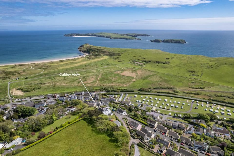 Caldey Island View - Sea Views and Log Burner Apartment in Wales