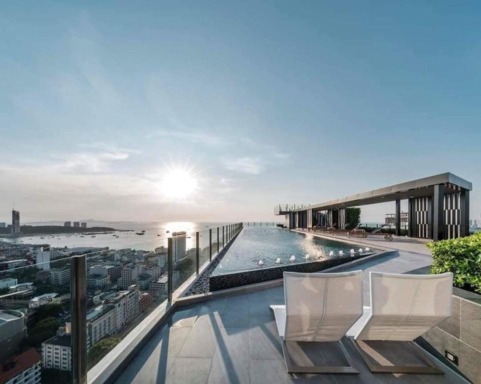 Luxury Condo Thebase &  Infinity Pool Apartment in Pattaya City