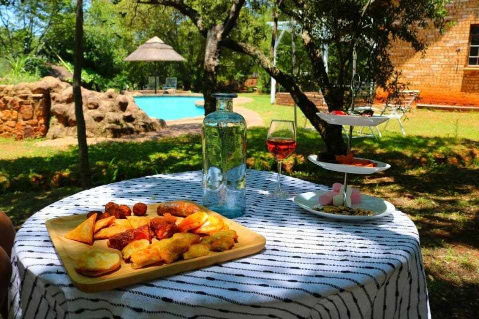 Peaceful Mountain Cottage :Hikes/Boma/Animals/Pool Chalet in Gauteng