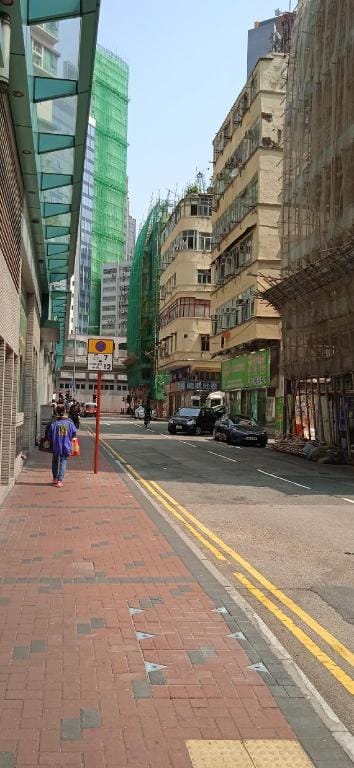 Vibrant studio near Olympic MTR quiet Apartment in Hong Kong