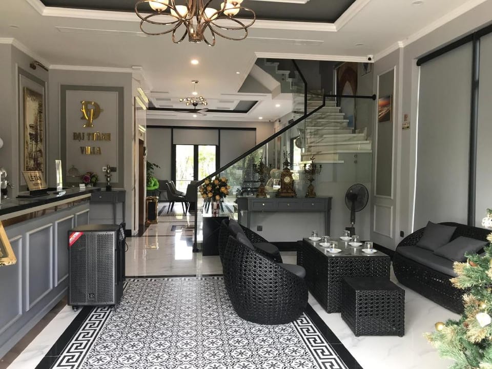 Nhà nghỉ dưỡng 4 phòng ngủ lớn gần biển và bể bơi Villa in Phu Quoc