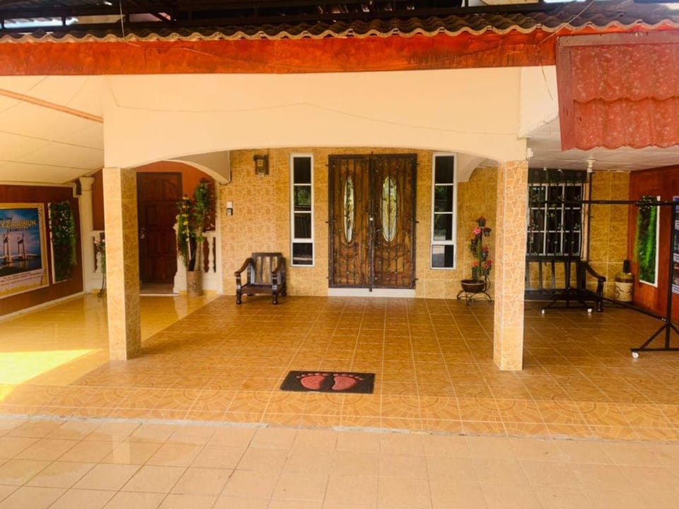 Dyza Ainun Homestay di GONG BADAK (MUSLIM ONLY) Vacation rental in Terengganu, Malaysia