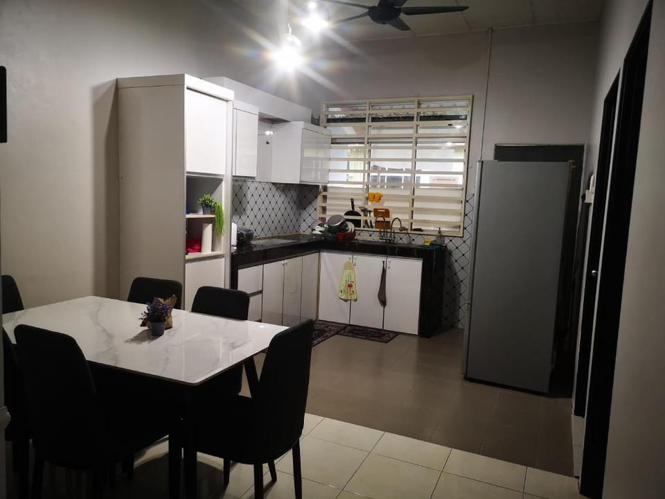 E.J HOMESTAY KUANTAN MUSLIM ONLY PANDAN DAMAI Vacation rental in Pahang, Malaysia