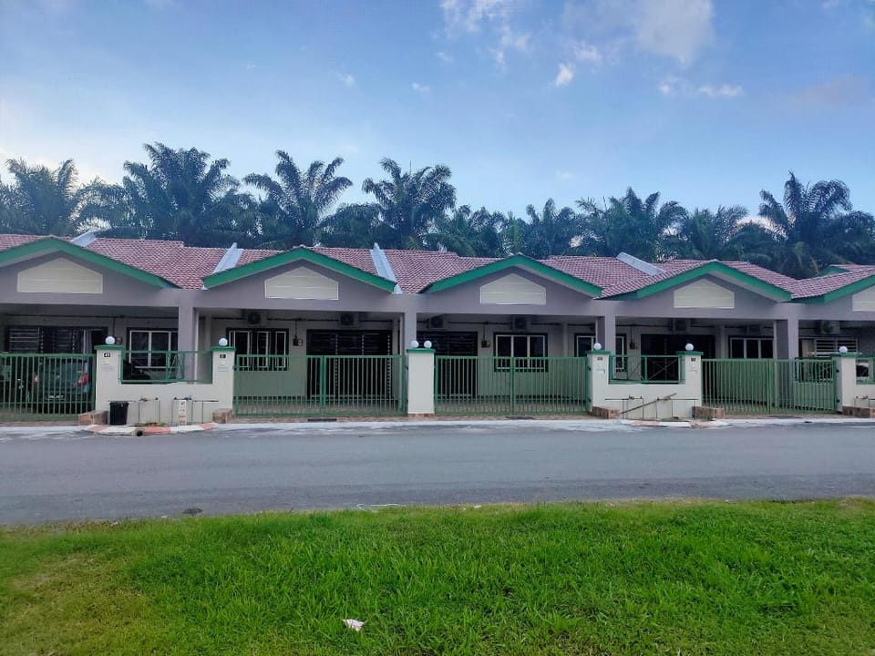 Homestay Fayyadh Teluk Intan Vacation rental in Perak Tengah District
