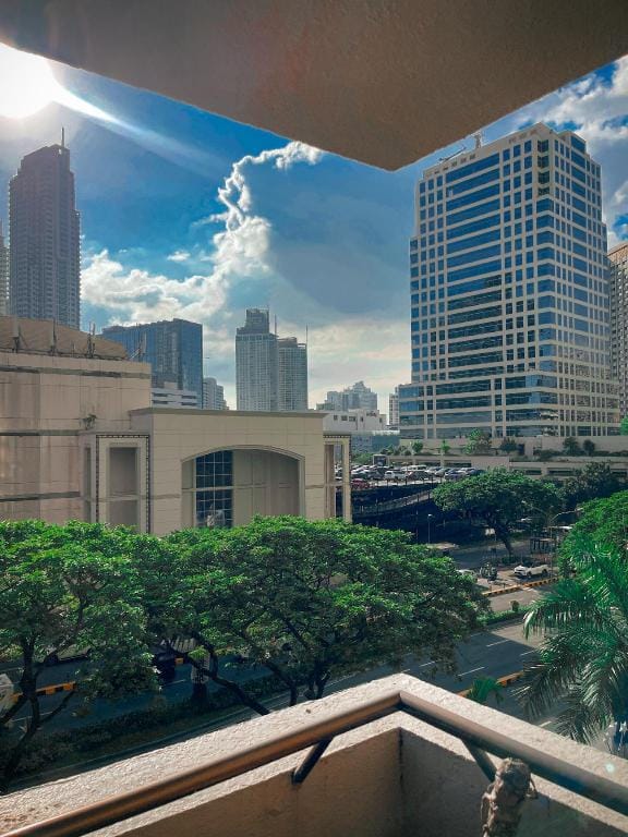 Spacious 3BR Family Condo in Makati City Apartment in Pasay