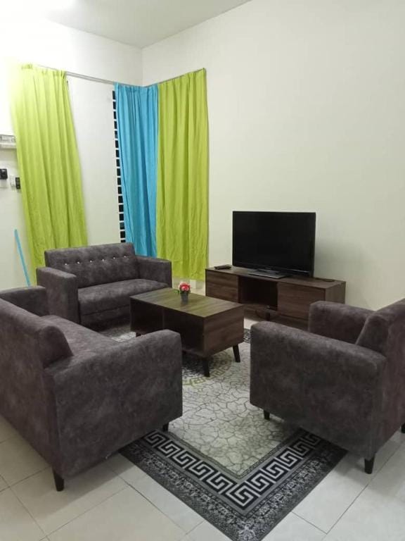 12 px @ 4 BD near Durian Tunggal Vacation rental in Malacca
