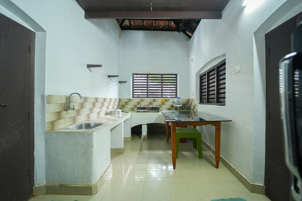 Pop Tavern Private Pool Villa by Voyehomes Vacation rental in Thiruvananthapuram
