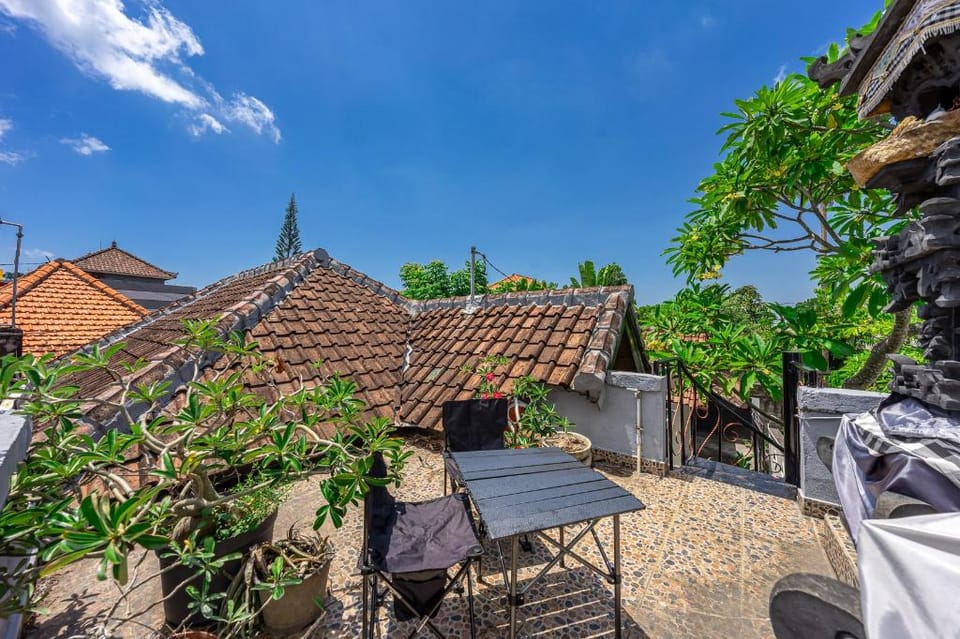 Canggu 2BR Tiny Home + Rooftop and workspace  Vacation rental in North Kuta