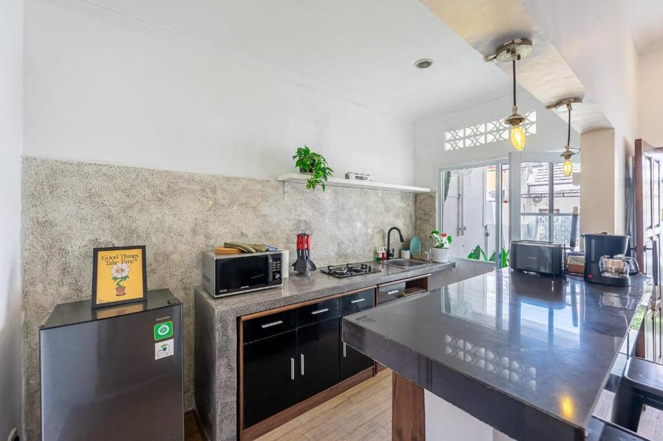 Canggu 2BR Tiny Home + Rooftop and workspace  Vacation rental in North Kuta
