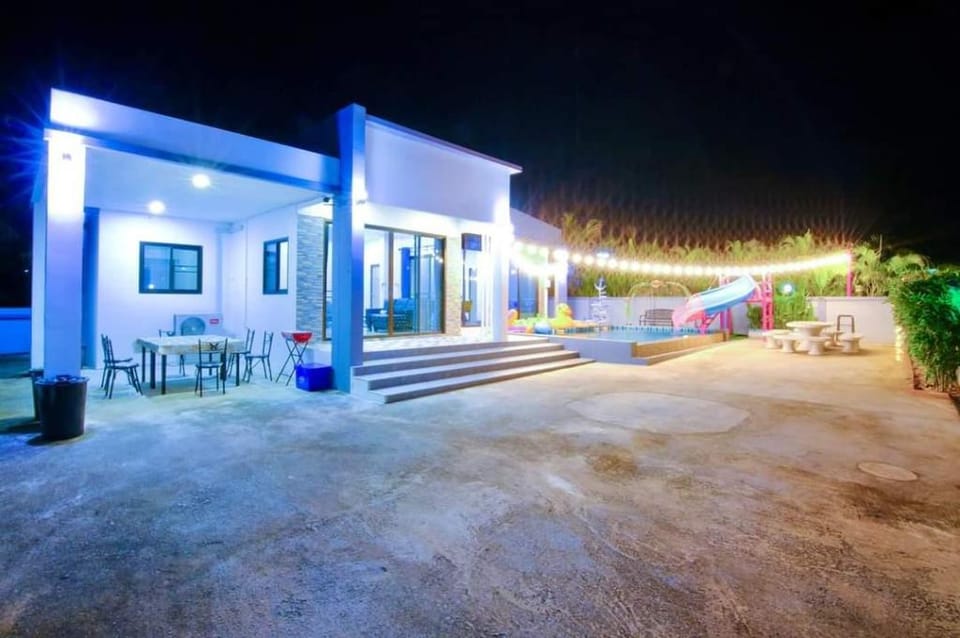 Areesuk Poolvilla อารีสุข พูลวิลล่า  Vacation rental in Chon Buri Changwat