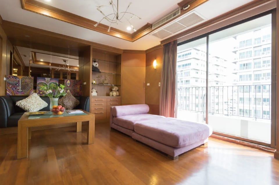 Thong Lo Cozy Haven: Charming 60 sqm Home Vacation rental in Bangkok
