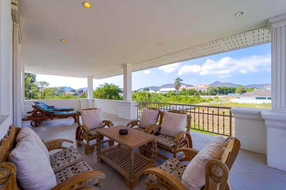 Luxurious 5-Bedroom Private Pool Villa! (PV6) Villa in Hua Hin District