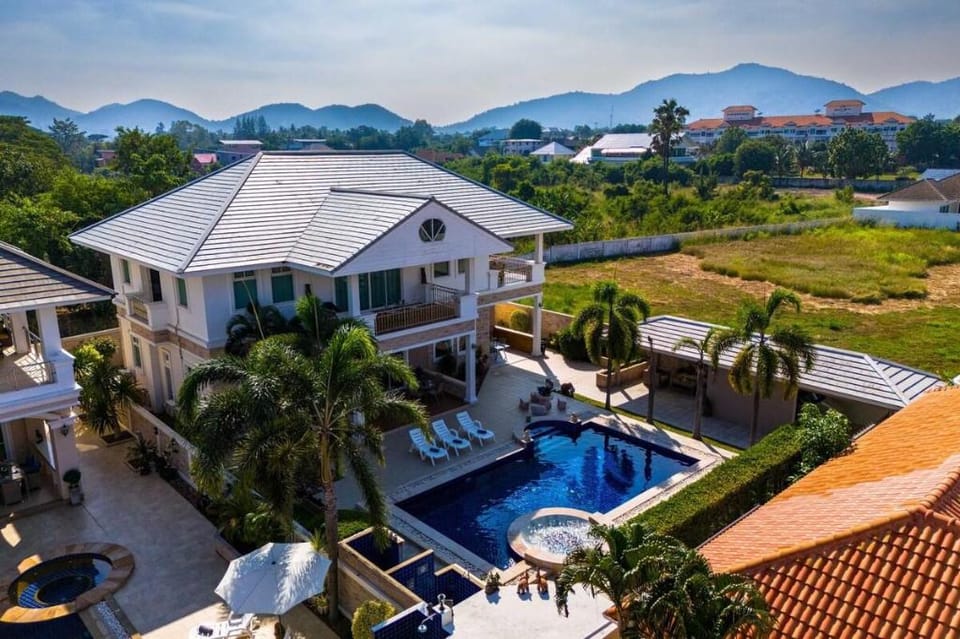 Luxurious 5-Bedroom Private Pool Villa! (PV6) Villa in Hua Hin District