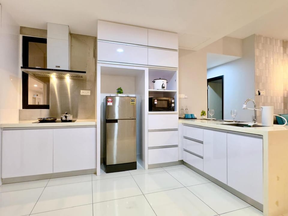 MidValley Southkey Mosaic 5-9pax SmartTV 70inch - Netflix SM Apartment in Johor Bahru