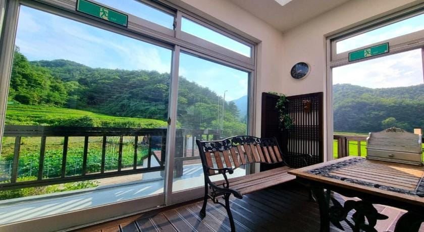 Samcheok Rose Valley Pension Bed and Breakfast in South Korea