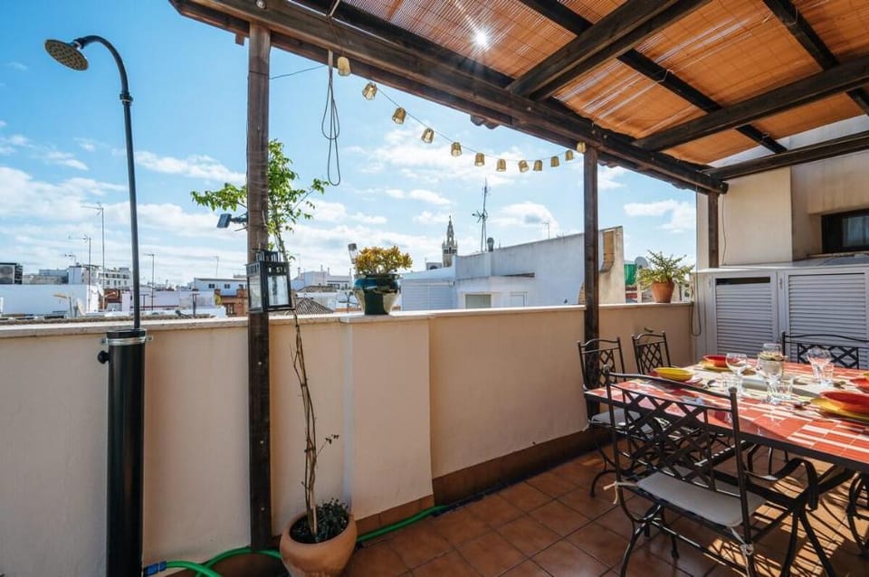 Penthouse Terrace 3BD 7 Pax 150sqm Park Opt Apartment in Seville