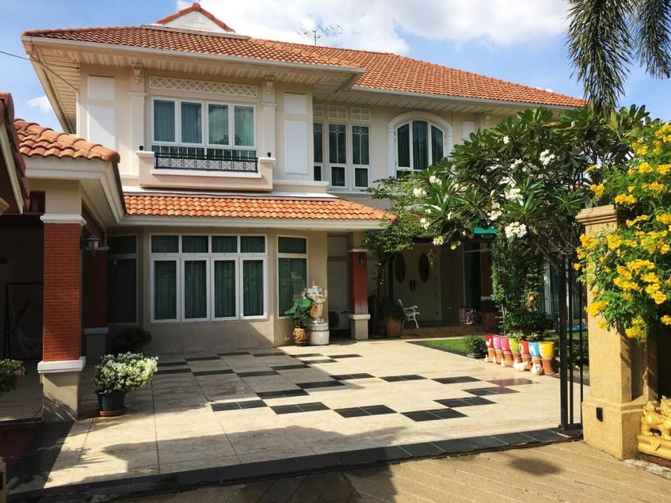 Sophia De Villa Bangkok - 10mins Central Westgate! Vacation rental in Bangkok