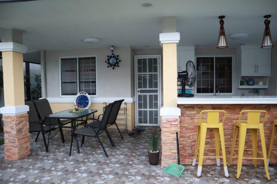 Sevilla Santiago Residence Near Clark Pampanga Vacation rental in Calabarzon